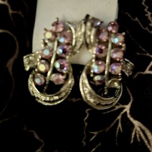 Clip on earrings 🤑3/$25